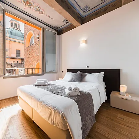 Immobo Domus - Piazza Maggiore View